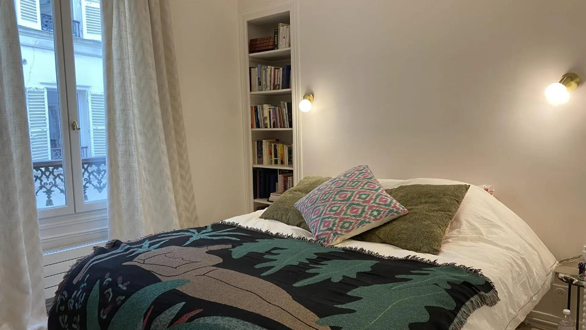 Cozy Haussmanian Flat In The Heart Of Paris